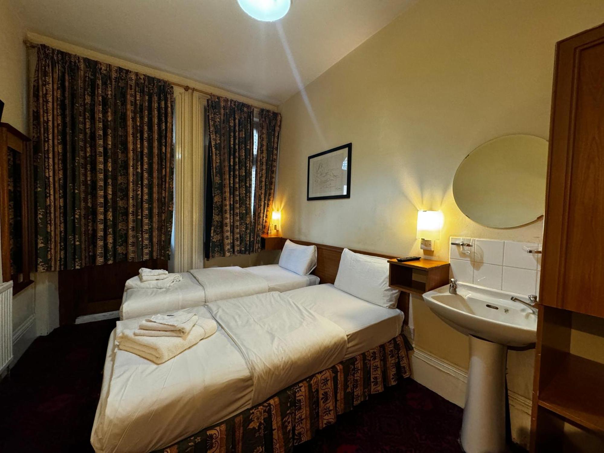 Bridge Park Herberg 3*